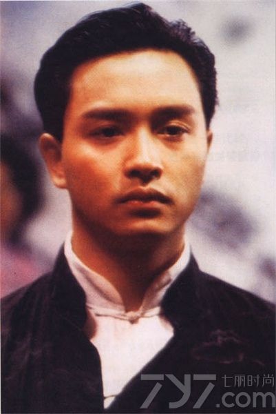 2003年4月1日亚洲演艺界顶级巨星张国荣在香港逝世，终年46岁。这突如其来的消息震撼整个华人社会，而他的死也成为一个谜团，至今无法解开，12年了又到了4月1日愚人节这一天，时光见证，有些悲痛能够被治愈,而有的却不能,正如失去哥哥张国荣的痛却无法被治愈，为了缅怀这位超级巨星，就让我们一起回顾下张国荣生前高清图片，愿他在天堂一切安好！
