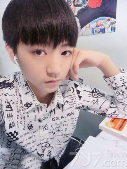 目前人气最高的小鲜肉偶像组合TFBOYS,是由成员王俊凯、王源、易烊千玺三人组成。十四五岁的三小只,是目前名符其实的“嫩偶”。下面为大家收集了TFBOYS组合的各种图片大全，一起来看看吧！