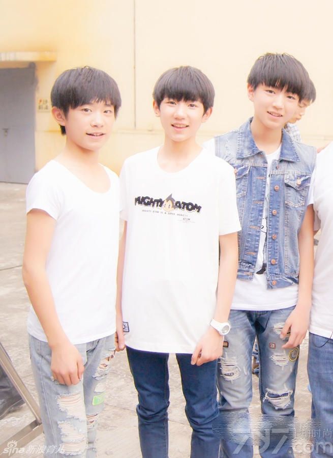 目前人气最高的小鲜肉偶像组合TFBOYS,是由成员王俊凯、王源、易烊千玺三人组成。十四五岁的三小只,是目前名符其实的“嫩偶”。下面为大家收集了TFBOYS组合的各种图片大全，一起来看看吧！