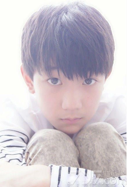 TFBOYS偶像组合，成员有王俊凯、王源、易烊千玺。十四五岁的三小只，是名符其实的“嫩偶”。TFBOYS有多红？相信大家都已清楚，下面就为大家分享小鲜肉tfboys的日常生活照，一起来看看吧！