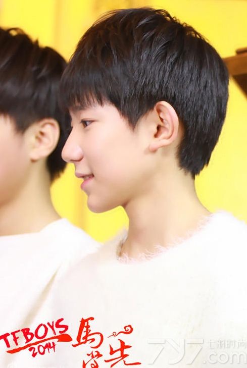 TFBOYS偶像组合，成员有王俊凯、王源、易烊千玺。十四五岁的三小只，是名符其实的“嫩偶”。TFBOYS有多红？相信大家都已清楚，下面就为大家分享小鲜肉tfboys的日常生活照，一起来看看吧！