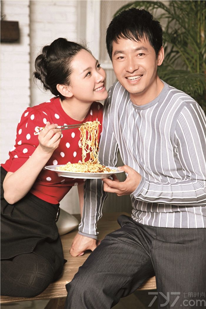 2007年，郭晓冬程莉莎牵手步入婚姻殿堂，婚后，郭晓冬与妻子程莉莎始终恩爱如初，并诞下爱情结晶。回顾夫妻二人过往的幸福脚印，七年之暖甜蜜美满。