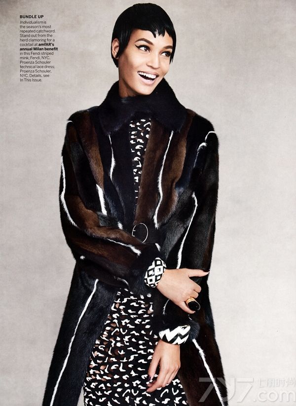 波多黎各短发美女琼·斯莫斯（Joan Smalls）《Vogue》美国版2013年9月刊时尚写真图片，由摄影师Patrick Demarchelier执镜，化妆师Camilla Nickerson造型。封面上，琼·斯莫斯给大家完美呈现了各种时尚奢华大衣，告诉大家这个秋天，外衣才是真正的服装主角。