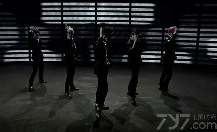 MBLAQ4日发表第五张迷你专辑《Sexy Beat》，主打曲《Smoky Girl》完整版MV公开！Primary、Zion.T和Simon D共同参与制作，与MBLAQ之前的音乐完成180度反转，展现和现偶像音乐截然不同的感觉。另外MBLAQ将于今晚7时举行新专辑Showcase，并展开全面的回归活动。