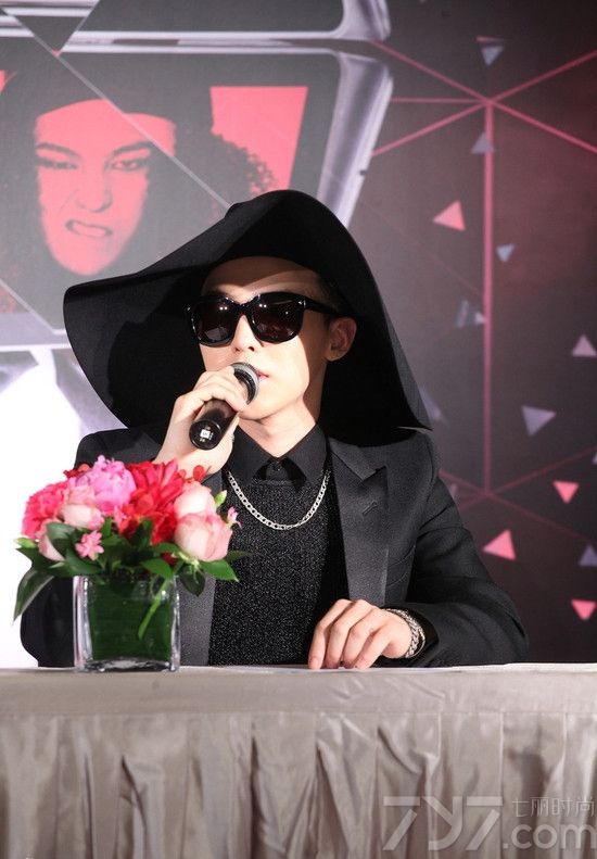 <p>韩星GD5月9日台北开记者会为个唱造势。潮范儿十足的他黑<a style=