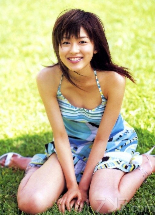 <p>本田真步被称为“日本第一身材”，曾荣获2004日本东部运动泳装小姐，2006年亚洲超级模特大赛媒体关注奖。在日本发展不错的她为日本一个最大的面料厂商东丽作过形象代言人，也是日本DHC的形象代言。</p>