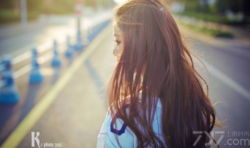 这组清纯美女午后写真图片，夏日午后的阳光照射清纯美女的身上，映射出一种令人难以抵挡的清纯气质，干净清澈的容颜以及甜美笑容，都能令宅男们无法抵挡，分享清纯美女午后写真图片，似骄阳一样火辣又很甜美。