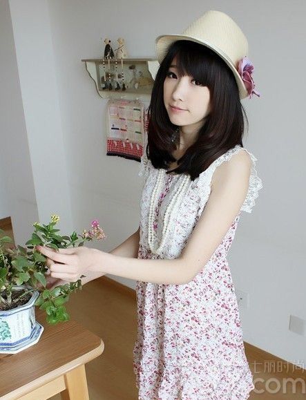 <p>玫瑰女生清新艳冠群芳，甜美萝莉幸福花季。</p>