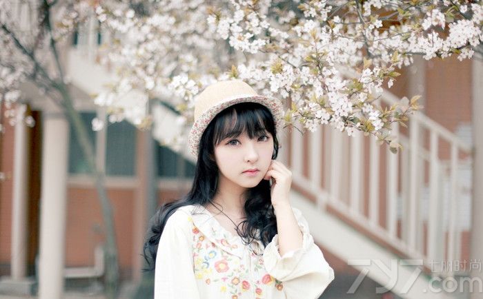 <p>清纯甜美鲜花般日系少女，唯美小清新私房照。</p>