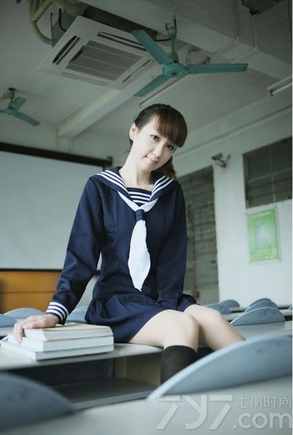 穿校服的小女生甜美写真 回看那些年青涩的女孩