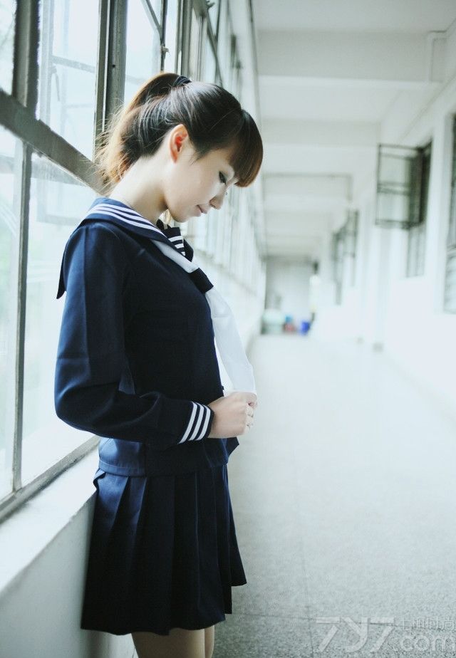 穿校服的小女生甜美写真 回看那些年青涩的女孩