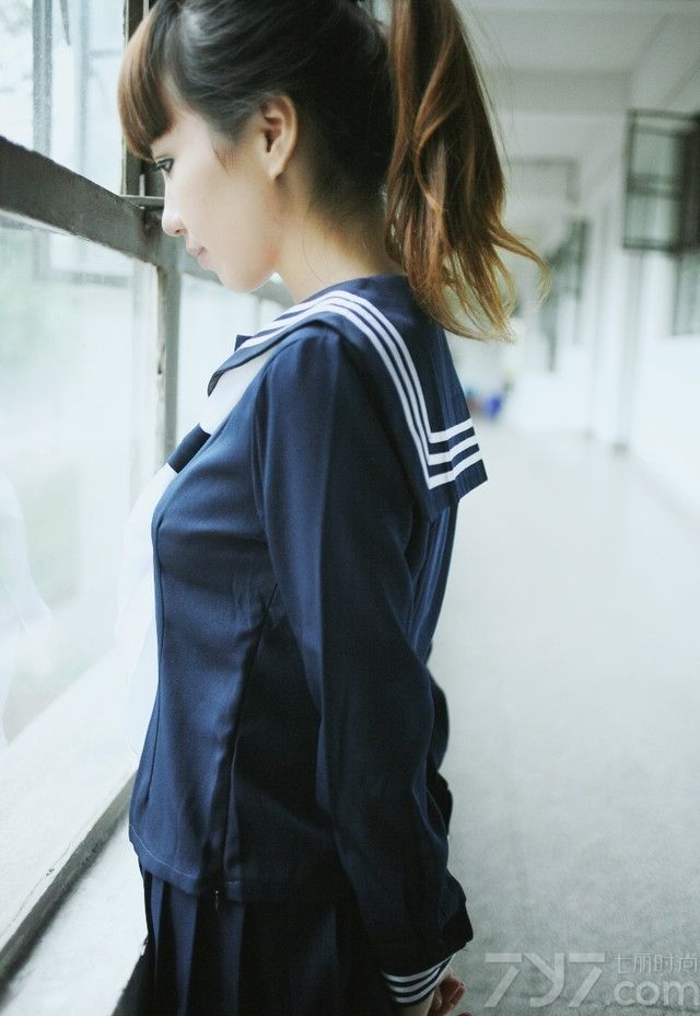 穿校服的小女生甜美写真 回看那些年青涩的女孩