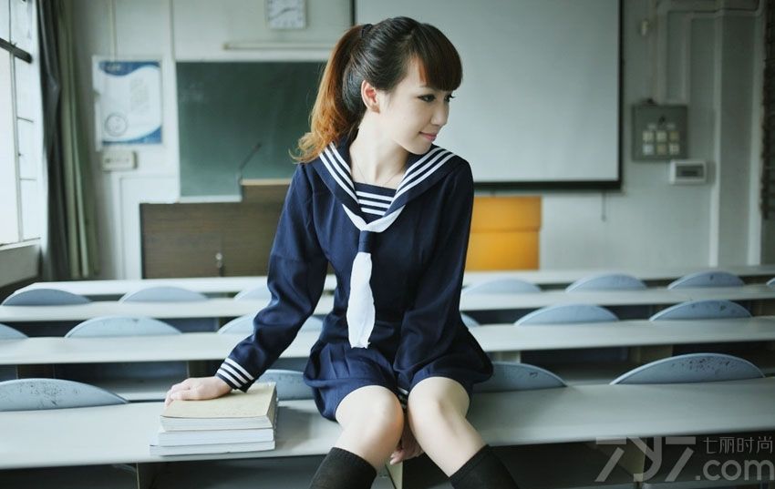 穿校服的小女生甜美写真 回看那些年青涩的女孩