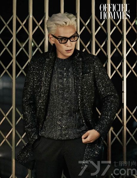 杂志《L’officiel Hommes》近日在FB上发布新消息，称2015年1月号封面故事的主人公就是bigbang的TOP!为新作品而染白色头发后，TOP将变为更强大的气场画面在大片中公开。而大片一出就让人惊为天人，虽然已经习惯了TOP一直以来严肃酷炫的风格，但是再次顶着一头白色头发站在镜头前时，他那股天生的躁动不安的霸气就一触而发了。即使是隔着一个镜头我们依然能感受到他那咄咄逼人的气势，虽然极为强硬，但却让人崇拜不已。