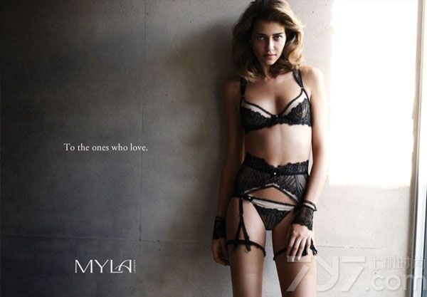 英国伦敦内衣品牌Myla 2014春夏广告大片，由巴西美女阿娜·比阿特利兹·巴罗斯（Ana Beatriz Barros）性感演绎。前维多利亚的秘密模特阿娜浪漫蕾丝胸衣及性感情趣内衣加身，展现出完美身材，非常诱人！