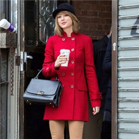 泰勒斯威夫特(Taylor Swift)最新街拍 冬季骑马装Look马上有范