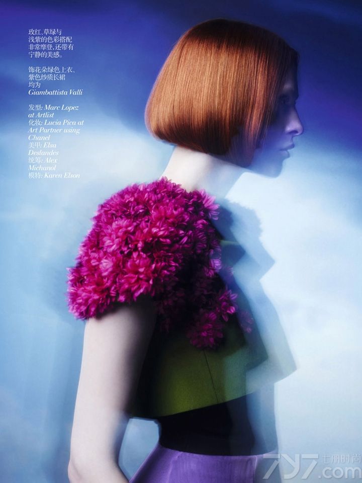 时尚杂志《Vogue》发布中国版2013年秋冬增刊封面高定女装时尚大片，本次大片由超模Karen Elson出镜演绎。Karen Elson，英国人，16岁被星探挖掘，20岁左右被Steven Meisel赏识。Karen Elson额头突，眼神飘然，火红发，奶白肌，高颧骨。本身诡谲之美替她带来不少工作机会。