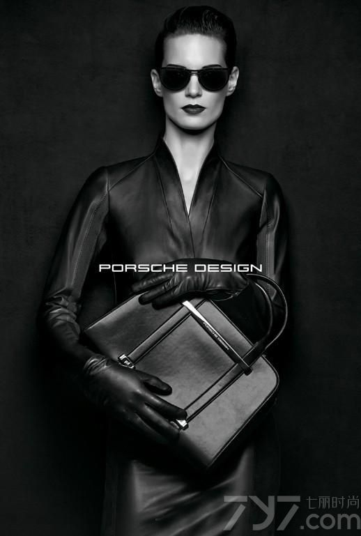 Porsche Design 发布2013秋冬时尚男装广告大片。Porsche Design是高档男士配件行业中的顶尖奢侈品牌之一。2013秋冬新款依旧展示了建筑设计线条，单品主要以黑色系为主，打造简约时尚风格。Porsche Design Studio的产品特点是具有清晰的外观、精细的选材以及结合了传统和现代工艺技术的制造。