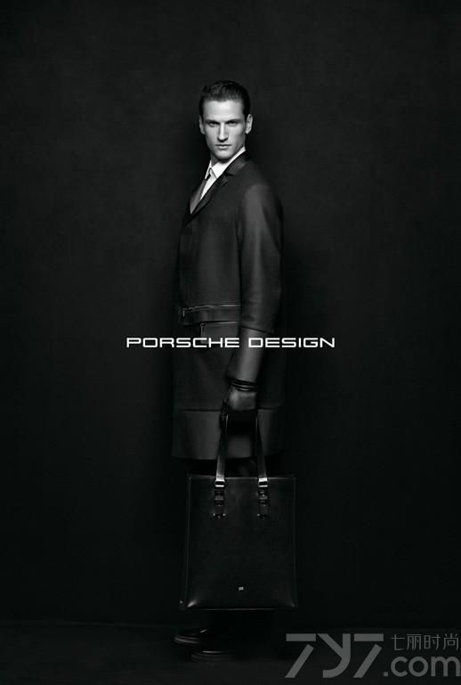 Porsche Design 发布2013秋冬时尚男装广告大片。Porsche Design是高档男士配件行业中的顶尖奢侈品牌之一。2013秋冬新款依旧展示了建筑设计线条，单品主要以黑色系为主，打造简约时尚风格。Porsche Design Studio的产品特点是具有清晰的外观、精细的选材以及结合了传统和现代工艺技术的制造。