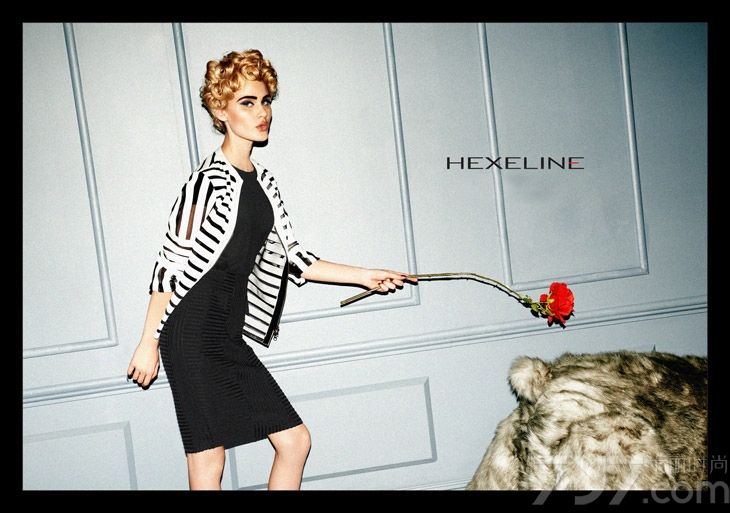 波兰品牌 Hexeline 发布2013秋冬时尚女装广告大片。此次大片由摄影师Marcin Kempski及I Like Photo Group 执镜，模特Nicole G出镜演绎。优雅小黑裙更显内敛，休闲款外套穿出知性气质，包臀式小短裙配搭黑手套重现了赫本式的优雅。　　