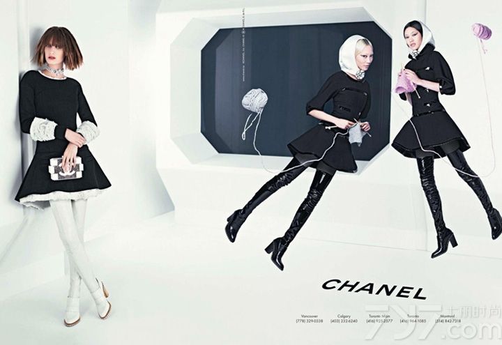 Chanel（香奈儿）发布2013秋冬系列时尚女装广告大片，本次大片由Karl Lagerfeld（卡尔·拉格斐）执镜，参与的模特有Ashleigh Good、Soo Joo和Chiharu Okunugi。这一季的广告大片中硬朗的剪裁设计和未来感的光面布料打造科幻大片的感觉，画面营造出外太空环境的场面，扭曲的logo设计和漂浮的模特儿让人远离地球，抛开地心引力。