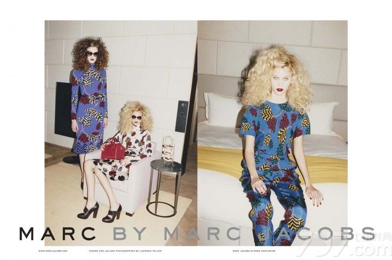 MARC BY MARC JACOBS 发布2013秋冬时尚女装广告大片。此次大片再次由德国摄影师Juergen Teller 掌镜，Giedre Kiaulenaite, Juliana Schurig 和Philip Kesselev等模特共同演绎。Marc Jacobs品牌年轻时尚，走在潮流的前沿。70年代灵感的廓形，在镜头下的模特们以一头复古卷发为我们展示复古之美。带来华丽感的同时，也并没有破坏整体纯洁的气质，为少女造型增添了纯净的光芒。