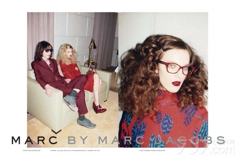 MARC BY MARC JACOBS 发布2013秋冬时尚女装广告大片。此次大片再次由德国摄影师Juergen Teller 掌镜，Giedre Kiaulenaite, Juliana Schurig 和Philip Kesselev等模特共同演绎。Marc Jacobs品牌年轻时尚，走在潮流的前沿。70年代灵感的廓形，在镜头下的模特们以一头复古卷发为我们展示复古之美。带来华丽感的同时，也并没有破坏整体纯洁的气质，为少女造型增添了纯净的光芒。