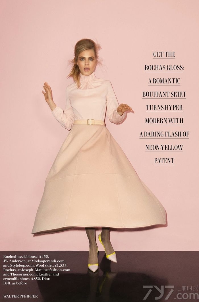 《Vogue》杂志英国版2013年9月刊封面人物为英国当红超模卡拉·迪瓦伊（Cara Delevingne），由著名瑞士摄影师Walter Pfeiffer掌镜，Francesca Burns造型。粉红套装、连衣裙和外套将卡拉装扮成一个“粉红女郎”，像个学生妹，亦或像朵玫瑰在绽放，充斥着妩媚的诱惑力。预计，明年秋季粉红色将会非常流行！