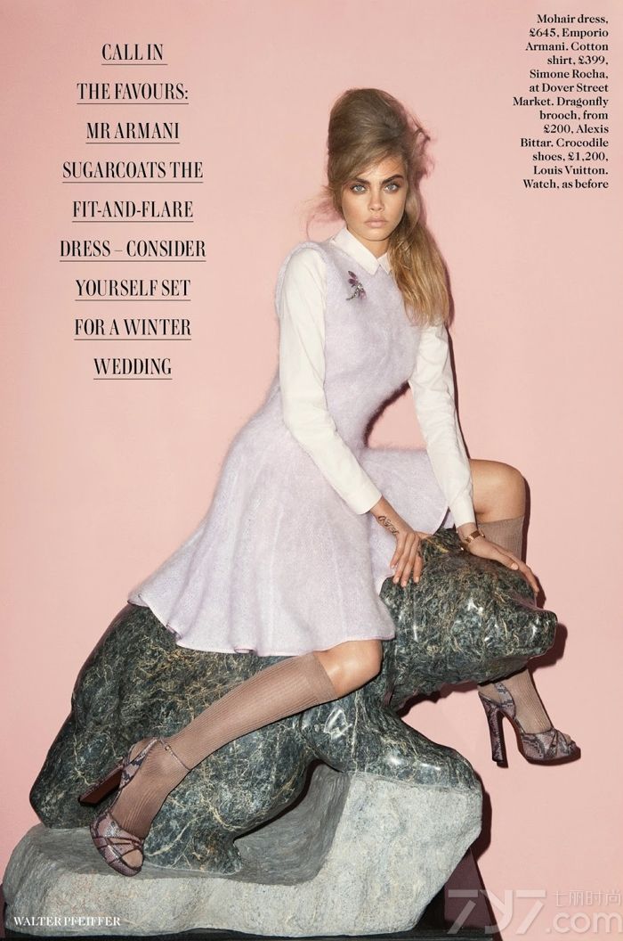 《Vogue》杂志英国版2013年9月刊封面人物为英国当红超模卡拉·迪瓦伊（Cara Delevingne），由著名瑞士摄影师Walter Pfeiffer掌镜，Francesca Burns造型。粉红套装、连衣裙和外套将卡拉装扮成一个“粉红女郎”，像个学生妹，亦或像朵玫瑰在绽放，充斥着妩媚的诱惑力。预计，明年秋季粉红色将会非常流行！