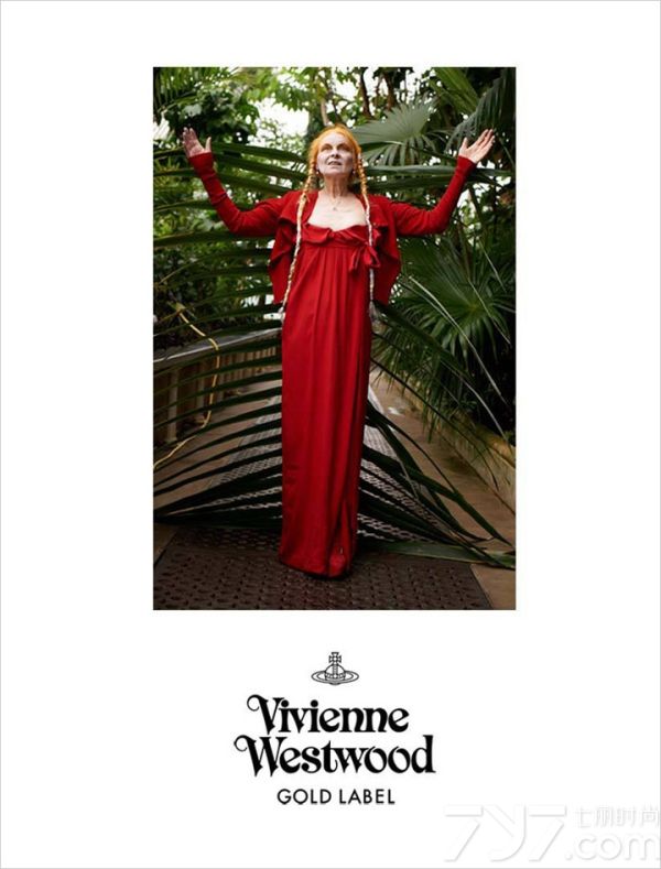 英国时装品牌 Vivienne Westwood（薇薇安·韦斯特伍德）发布2013秋冬系列时尚女装广告大片，本次大片由时尚摄影师 Jack Pierson（杰克.皮尔森）执镜，顶级名模 Iekeliene Stange 与西太后均有出镜演绎。Vivienne Westwood 是时装界的“朋克之母”。她使摇滚具有了典型的外表，撕口子或挖洞的T恤、拉链、色情口号、金属挂链等，并一直影响至今。英国给人的印象总是两种极端：一端是英国的皇家形象，一板一眼；另一端则是身体语言非常活泼的庞克，有着五颜六色的叛逆衣装和发型。Westwood是属于非正统的极端，她颇能掌握时代精神，将叛逆的元素融入作品之中。