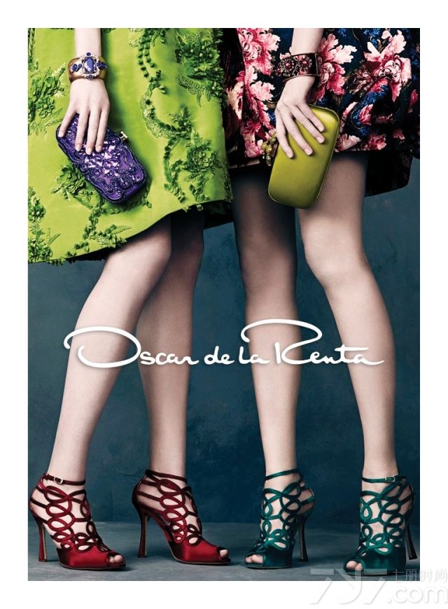 Oscar de la Renta 2013秋冬时尚女装广告大片 ，由超模蝴蝶夫人Patrycja Gardygajlo,俄罗斯模特新秀凯特·B (Kate Bogucharskaia)以及Iris Van Berne 联合演绎，顶级名人摄影师Norman Jean Roy掌镜。奥斯卡·德拉伦塔是备受社交界尊崇的时装品牌，经营的时装品类繁多，其中高级时装和晚礼服最为有名。