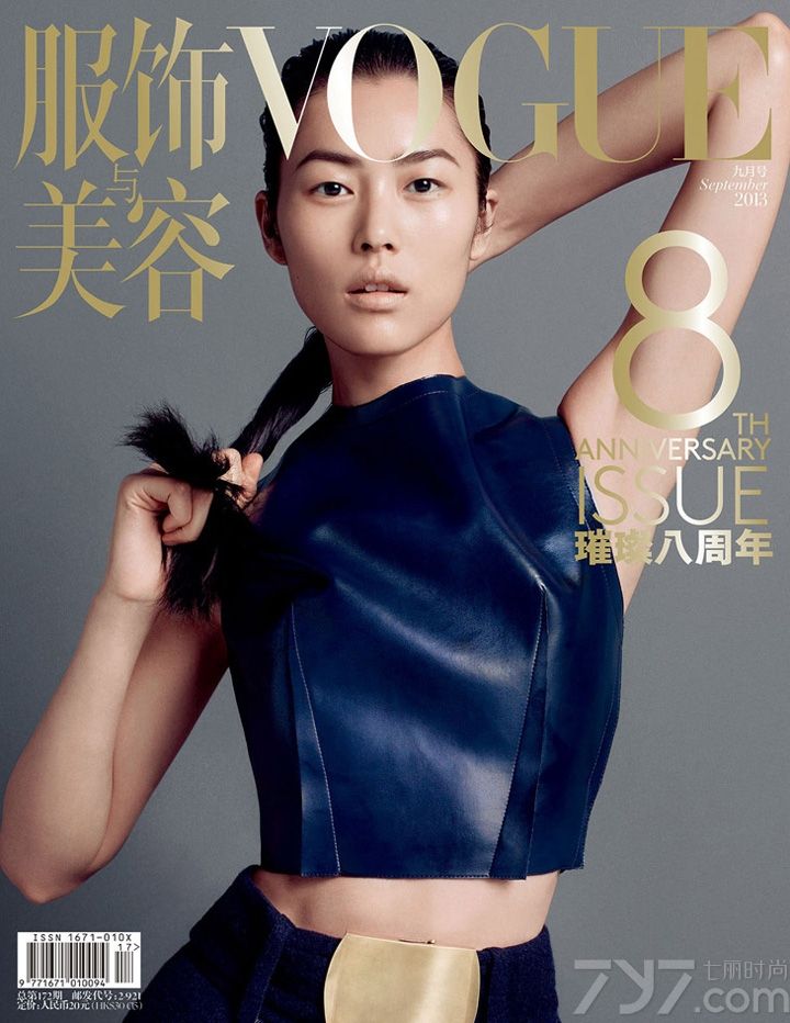 《VOGUE》是世界上历史悠久广受尊崇的一本时尚类杂志。杂志内容涉及时装、化妆、美容、健康、娱乐和艺术等各个方面，是一本综合性时尚生活杂志。为庆祝创刊8周年，《Vogue服饰与美容》特意请来刘雯、何穗、孙菲菲、雎晓雯、Sasha Pivovarova、Kati Nescher、Doutzen Kroes、Daria Strokous 中外共8位超模为九月刊拍摄了8个不同的封面。