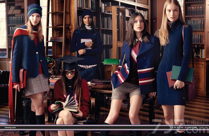 美国时尚品牌Tommy Hilfiger 发布2013秋冬时尚女装系列广告大片，摄影师 Craig McDean 执镜，本季大片主打复古校园风，洋溢青春活力。TOMMY HILFIGER 品牌崇尚自然、简洁的风尚，同时设计理念中无不渗透出青春的动感活力，与美国本土的风格特点十分和谐，年轻、性感与真实，受到年轻一代美国人的热爱。而这也正是美国服饰风格的精髓所在。