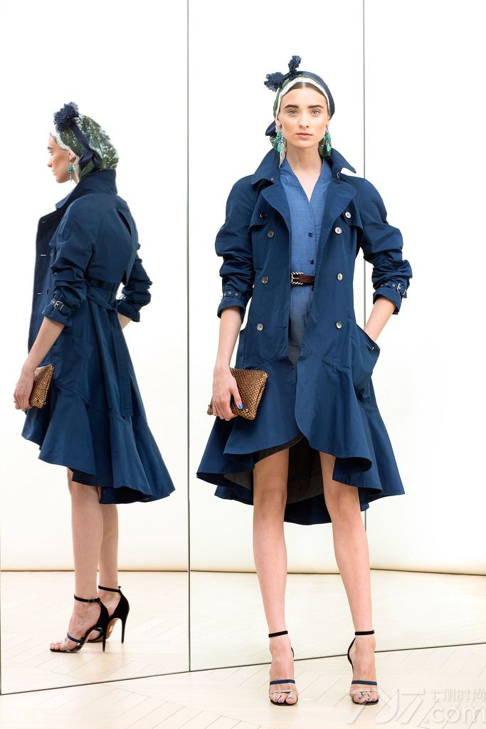 Alexis Mabille 发布2014女装系列时尚LookBook。Alexis Mabille艾历克西斯马毕喜欢把不同时代风格、面料和流派混合在一起。那些不规整然而相当精美的、透明的服装细节为整个系列带来了一种宛若童话故事般的魔力。而尽管他的许多设计都带有轻松自如的青春气息，在制作优雅成熟的时装方面，他也驾轻就熟。 