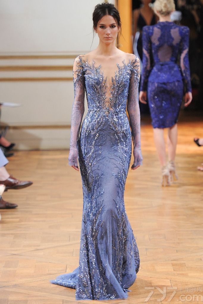 Zuhair Murad 发布2013秋冬巴黎高级定制女装礼服系列， 简洁柔美的线条，面料和辅料集尽奢华，追求极致的美。祖海·慕拉 (Zuhair Murad) 活跃于时装的主秀场——巴黎，是黎巴嫩时装设计军团的领军人物。祖海·慕拉 (Zuhair Murad) 堪称是“奢侈礼服”的开山鼻祖，典雅奢华的巴洛克宫廷风格更是祖海·慕拉 (Zuhair Murad) 的标志之一。