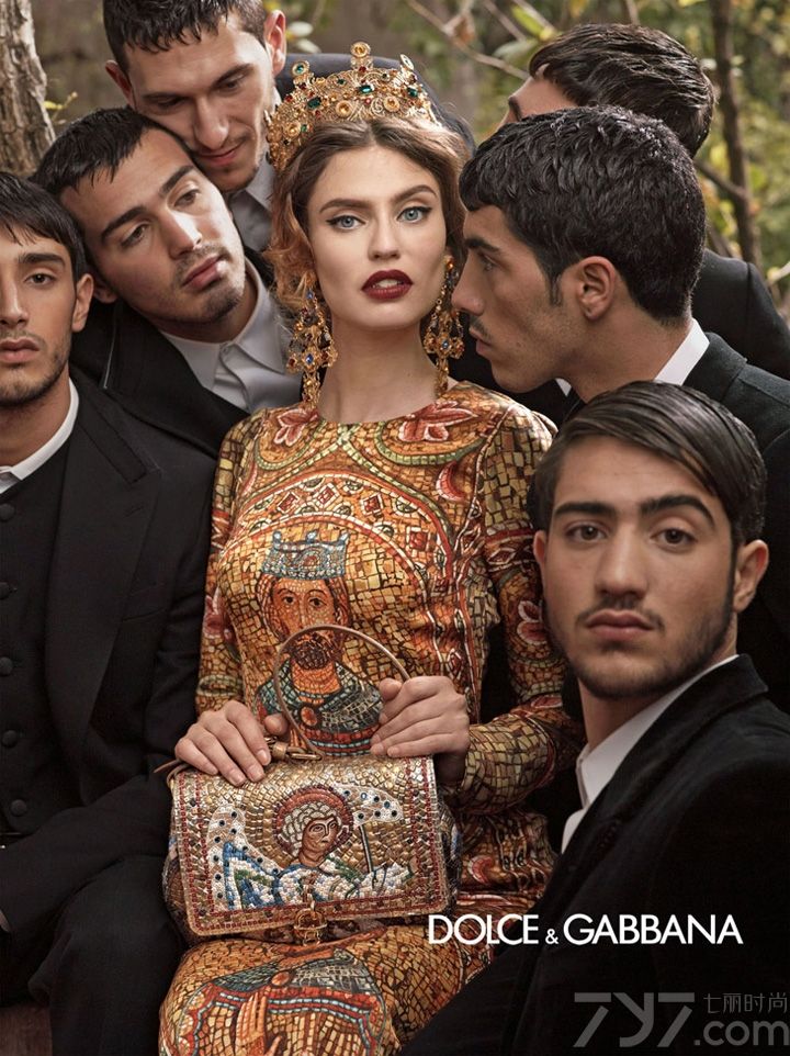 Dolce & Gabbana 是梦想的表达：一个以独特的服装设计和高水平的剪裁而著称的豪华品牌。一种独特的风格，非传统豪华的表达，一季接一季地将创新和强烈的独特地中海烙印相结合， 对立的特征构成最深刻的本质。Dolce & Gabbana（杜嘉班纳）发布2013秋冬系列广告大片，Domenico Dolce 执镜，Monica Bellucci 本季加入与超模Andreea Diaconu、Bianca Balti、Kate King 等共同出镜演绎。