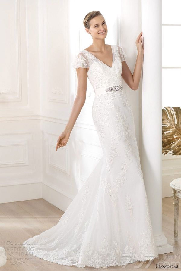 顶级奢华婚纱品牌pronovias品牌以高贵、优雅闻名。Pronovias 发布2014年度「Costura」系列新款流行婚纱LookBook。pronovias婚纱礼服依然以白色梦幻、永恒优雅、高贵浪漫等多种风格创造独一无二的华丽婚纱礼服。