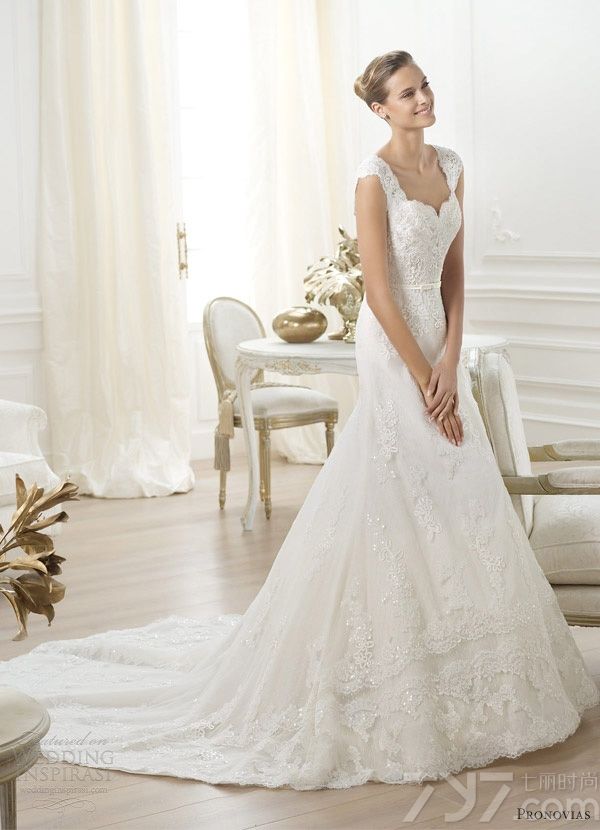 顶级奢华婚纱品牌pronovias品牌以高贵、优雅闻名。Pronovias 发布2014年度「Costura」系列新款流行婚纱LookBook。pronovias婚纱礼服依然以白色梦幻、永恒优雅、高贵浪漫等多种风格创造独一无二的华丽婚纱礼服。