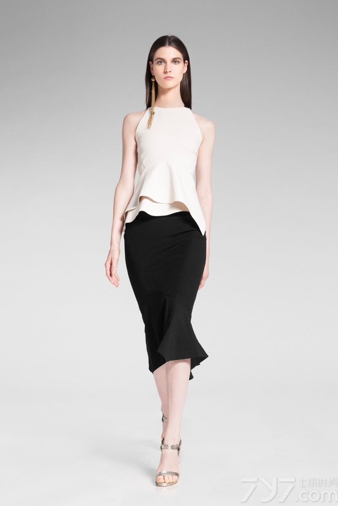 美国著名时装设计师Donna Karan（唐娜·凯伦）2014早春度假系列释出，本季品牌依旧延续呈现纽约优雅风格，经典的蕾丝、串珠元素随处可见。dkny以更前卫、更时尚、更休闲的手法描绘了纽约不同文化、不同生活方式的时代气息，以截然不同的语言体现dkny独特的魅力。