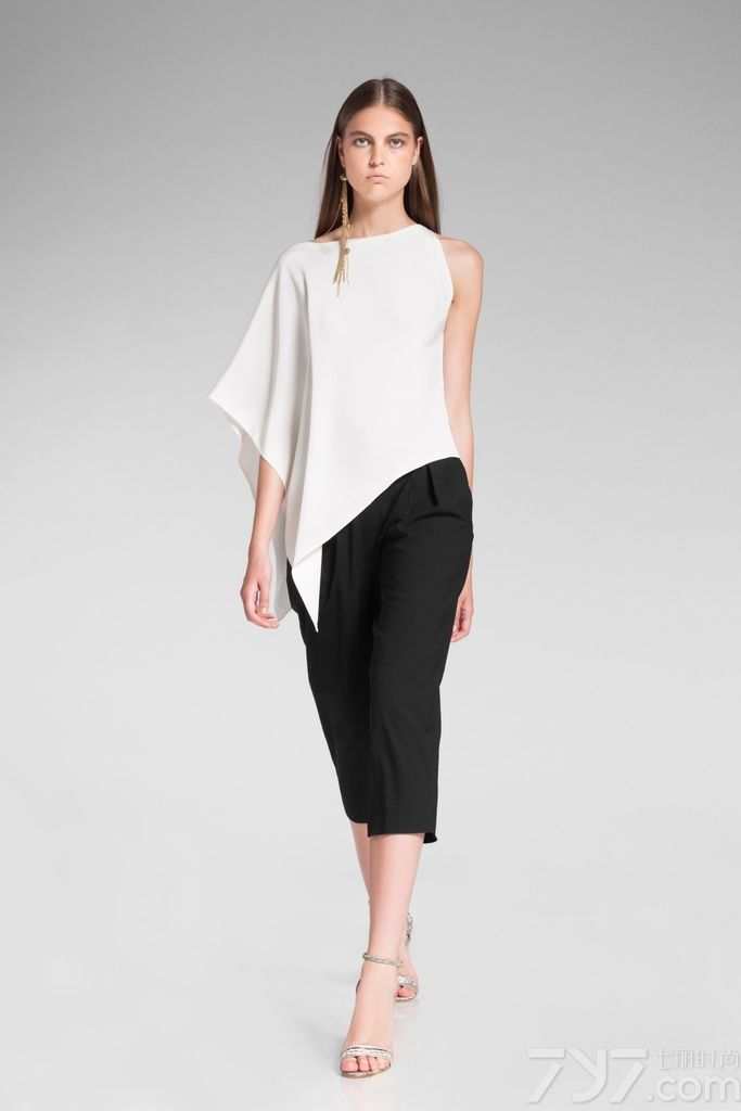 美国著名时装设计师Donna Karan（唐娜·凯伦）2014早春度假系列释出，本季品牌依旧延续呈现纽约优雅风格，经典的蕾丝、串珠元素随处可见。dkny以更前卫、更时尚、更休闲的手法描绘了纽约不同文化、不同生活方式的时代气息，以截然不同的语言体现dkny独特的魅力。