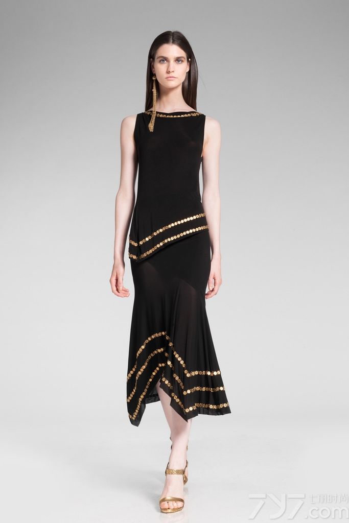 美国著名时装设计师Donna Karan（唐娜·凯伦）2014早春度假系列释出，本季品牌依旧延续呈现纽约优雅风格，经典的蕾丝、串珠元素随处可见。dkny以更前卫、更时尚、更休闲的手法描绘了纽约不同文化、不同生活方式的时代气息，以截然不同的语言体现dkny独特的魅力。