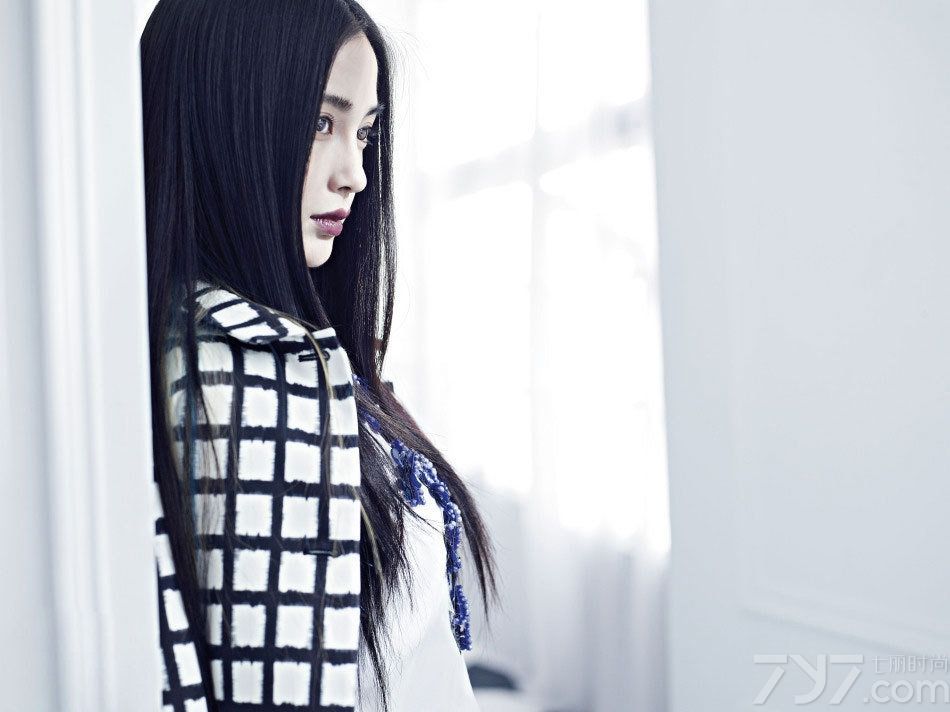 <p>Angelababy《VOGUE》开年大片 烈火红唇气场强大</p>