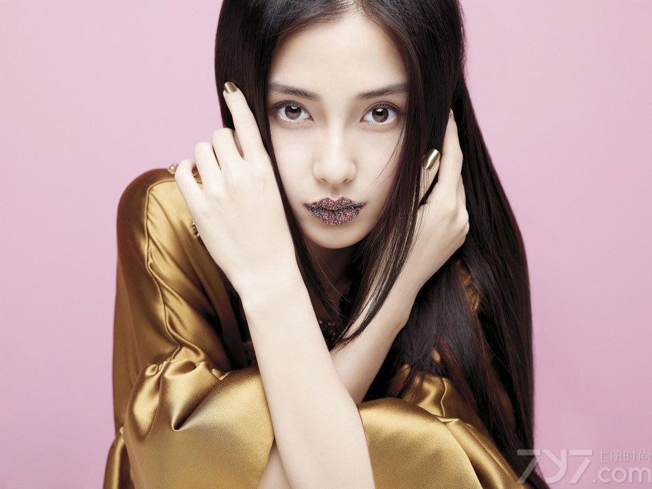 <p>Angelababy《VOGUE》开年大片 烈火红唇气场强大</p>