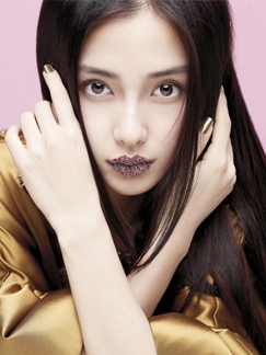 Angelababy《VOGUE》魅惑写真 红唇妖艳诠释女神气场