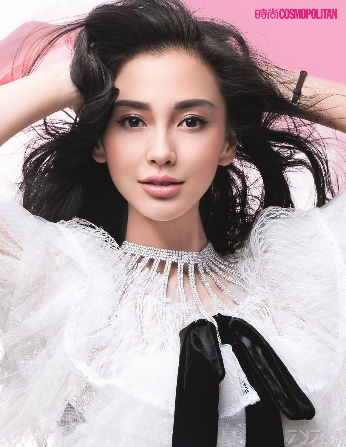 <p>Angelababy“双面”登封面 天使VS魔鬼</p>