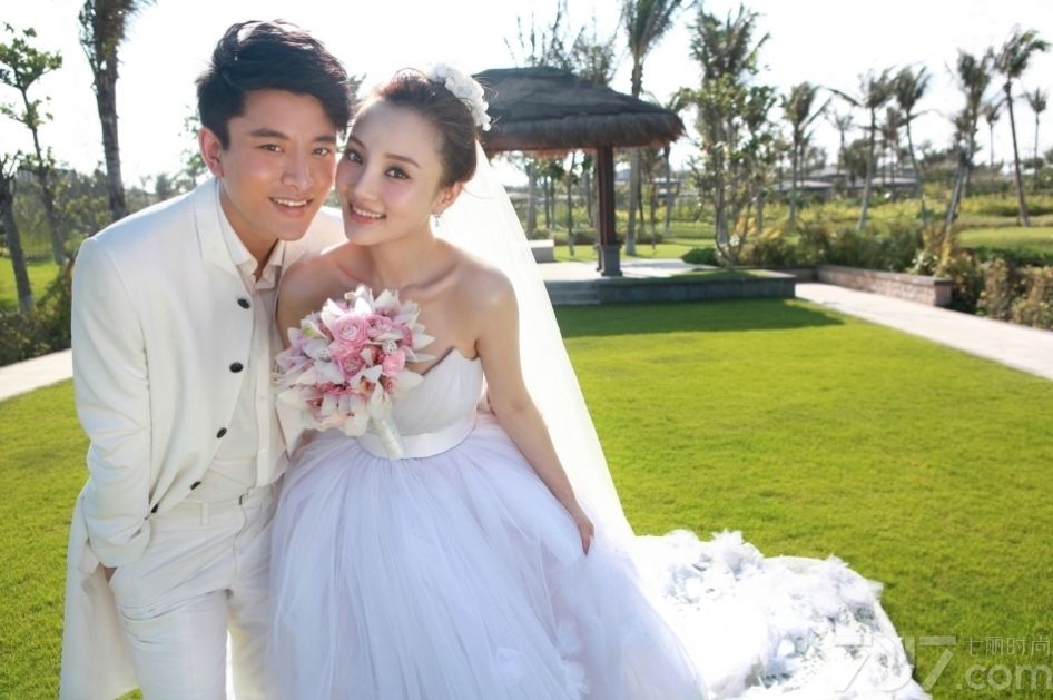 李小璐贾乃亮最新婚纱照曝光 婚礼倒计时中