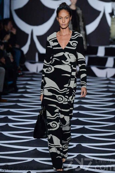  Diane Von Furstenberg发布2014秋冬装，采用了刺绣和皮草，两种元素相互融合，打造出波西米亚的不羁潇洒感，同时也融合了美式设计风格，向DVF裹身裙四十周年致敬。