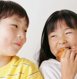 儿童不能吃的食物,小孩子不能吃哪些食物,小孩子应少吃什么比较好