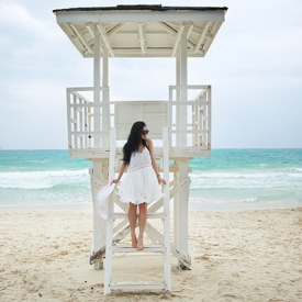 Chloe Ting：夏日海边飘逸白裙造型
